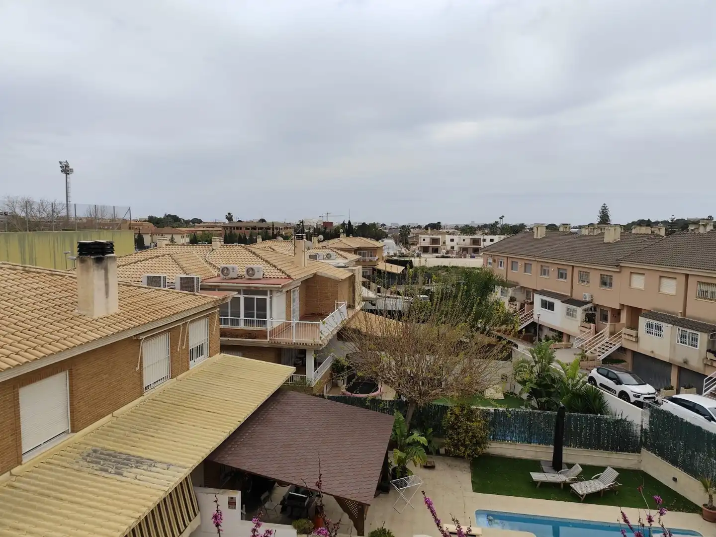 Vista exterior de Casa o xalet en venda en Sant Joan d'Alacant amb Aire condicionat, Jardí privat i Terrassa