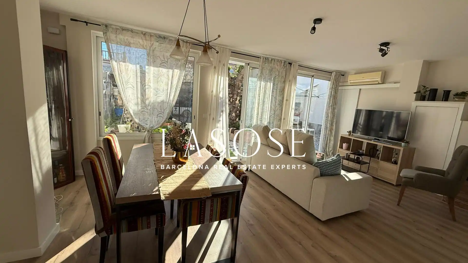 Wohnzimmer von Wohnung zur Miete in Vilanova i la Geltrú mit Klimaanlage, Terrasse und Möbliert