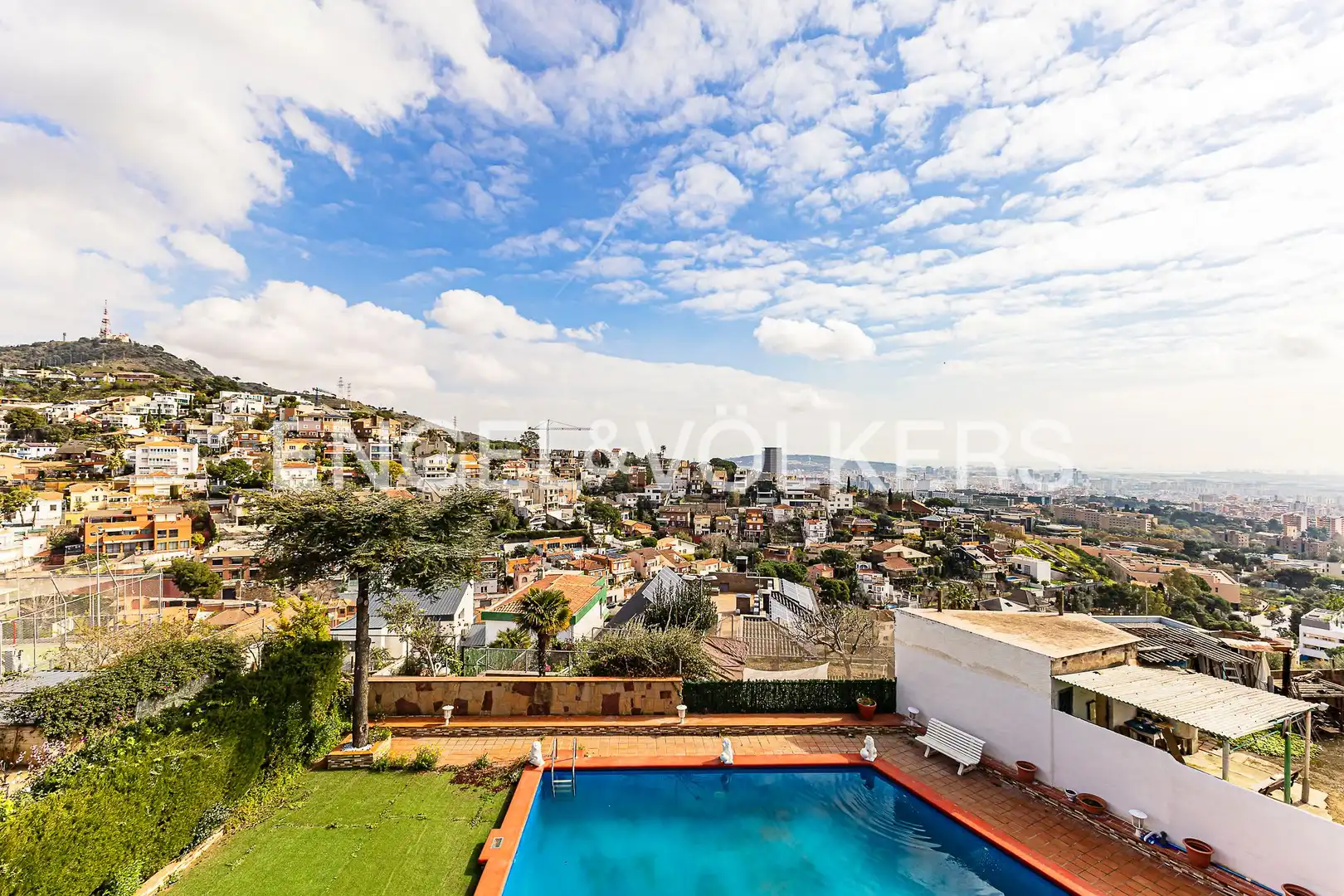 Vista exterior de Casa o xalet en venda en Sant Just Desvern amb Calefacció i Jardí privat