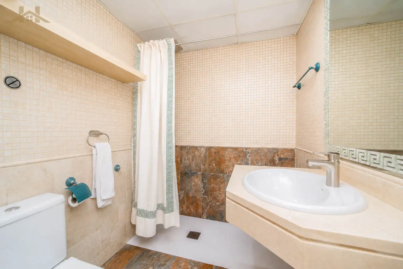 Bathroom of Flat for sale in Madrid  with Air Conditioner, Heating and Terrace