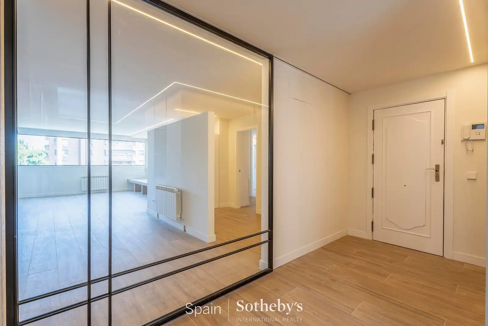 Apartamento con piscina en alquiler en Calle de la Infanta María Teresa, imagen 9