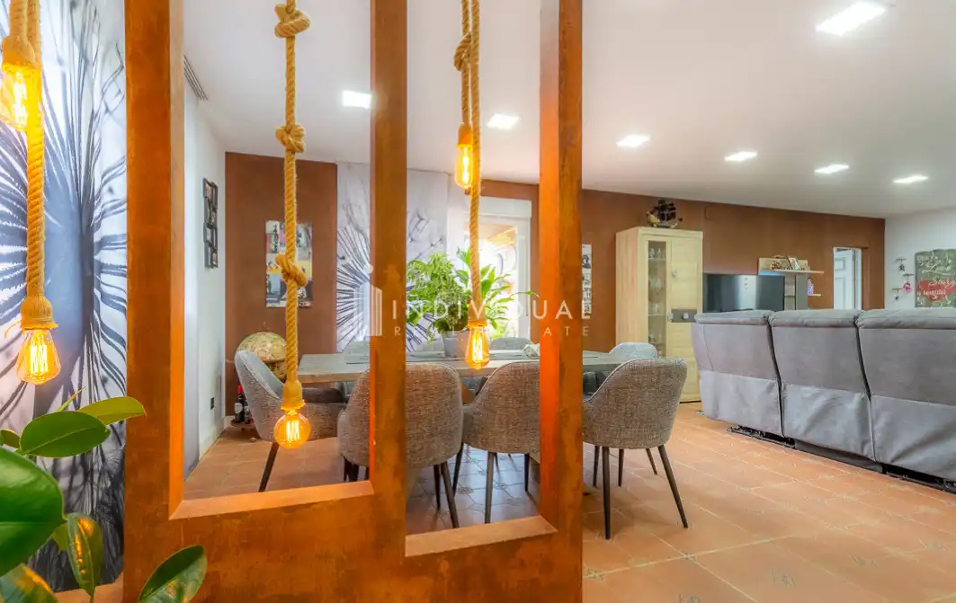 Sala d'estar de Casa o xalet en venda en Santa Eulàlia de Ronçana amb Aire condicionat, Jardí privat i Parquet