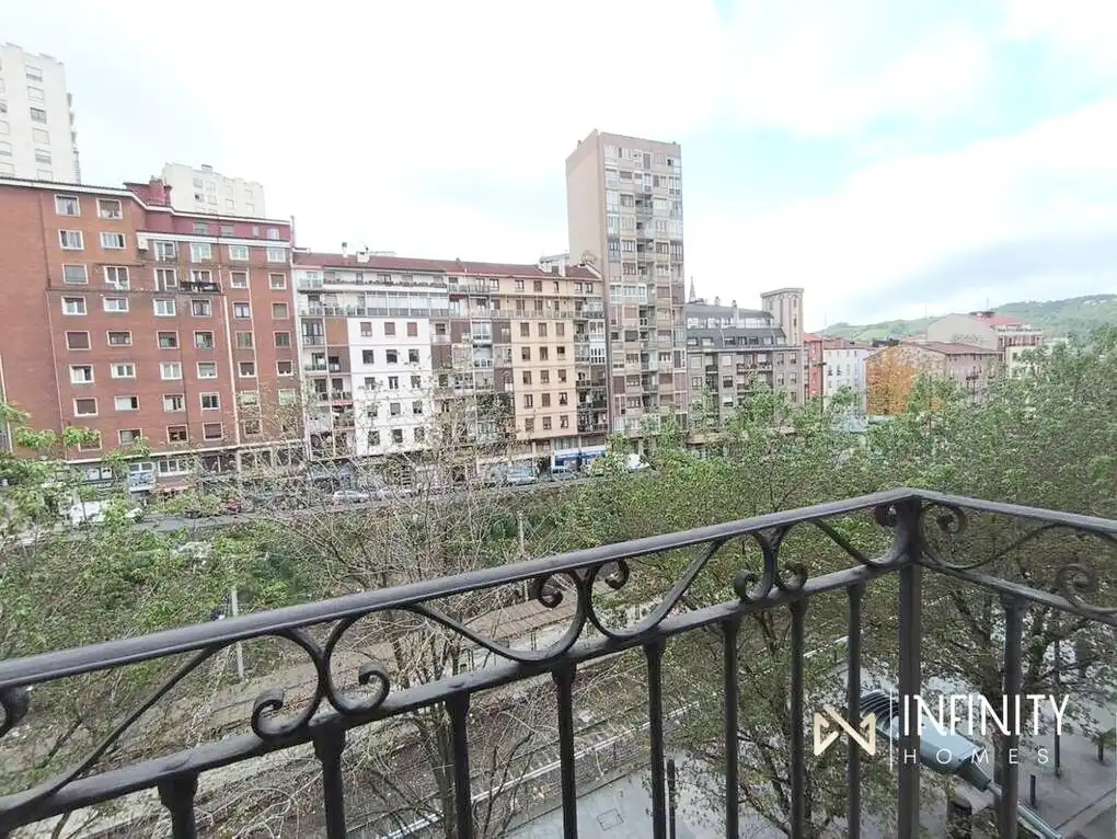 Exterior view of Flat for rent in Bilbao   with Heating and Balcony