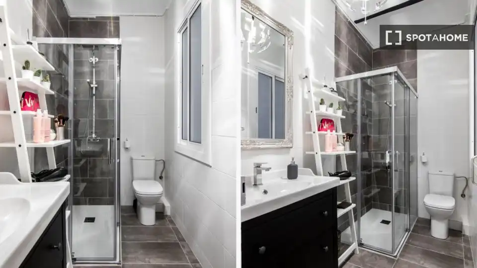 Bathroom of Flat for rent in L'Hospitalet de Llobregat  with Air Conditioner, Heating and Furnished
