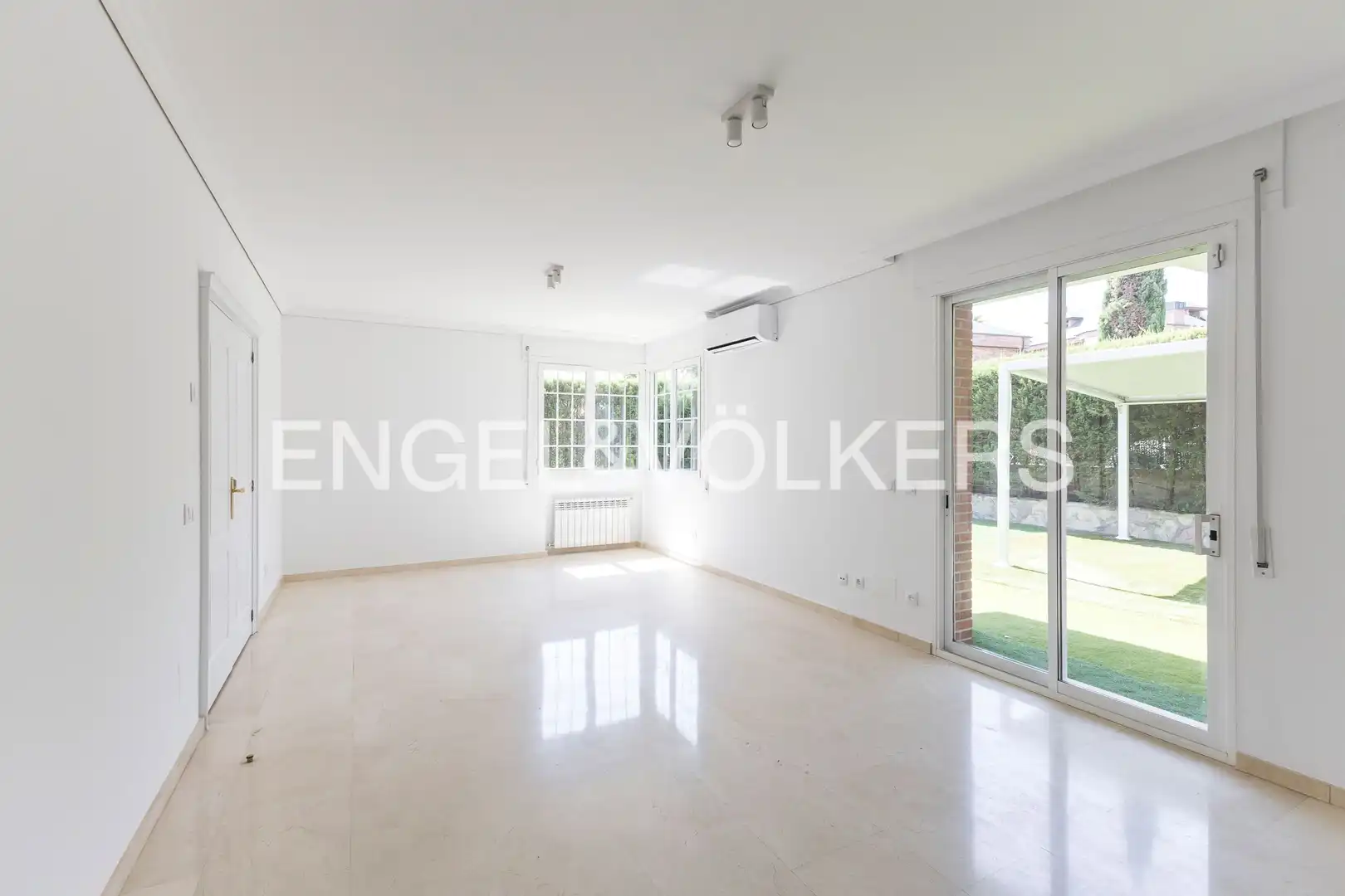 Sala de estar de Casa o chalet de alquiler en Madrid con Calefacción, Jardín privado y Terraza