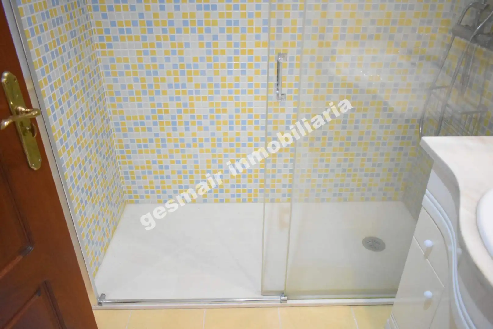 Baño de Piso de alquiler en Pontevedra Capital  con Calefacción, Parquet y Trastero