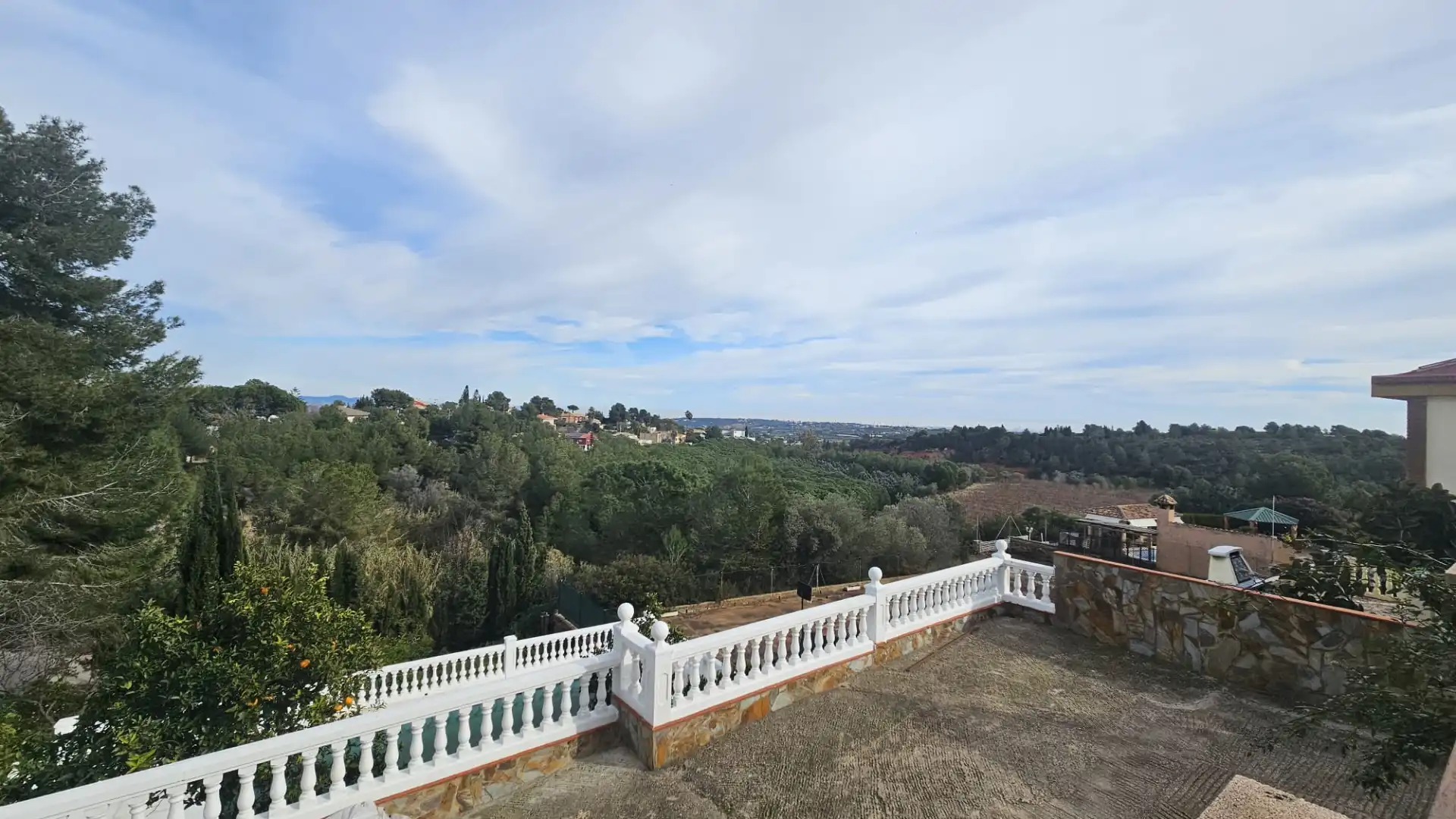 Vista exterior de Casa o xalet en venda en Torrent amb Aire condicionat, Terrassa i Piscina