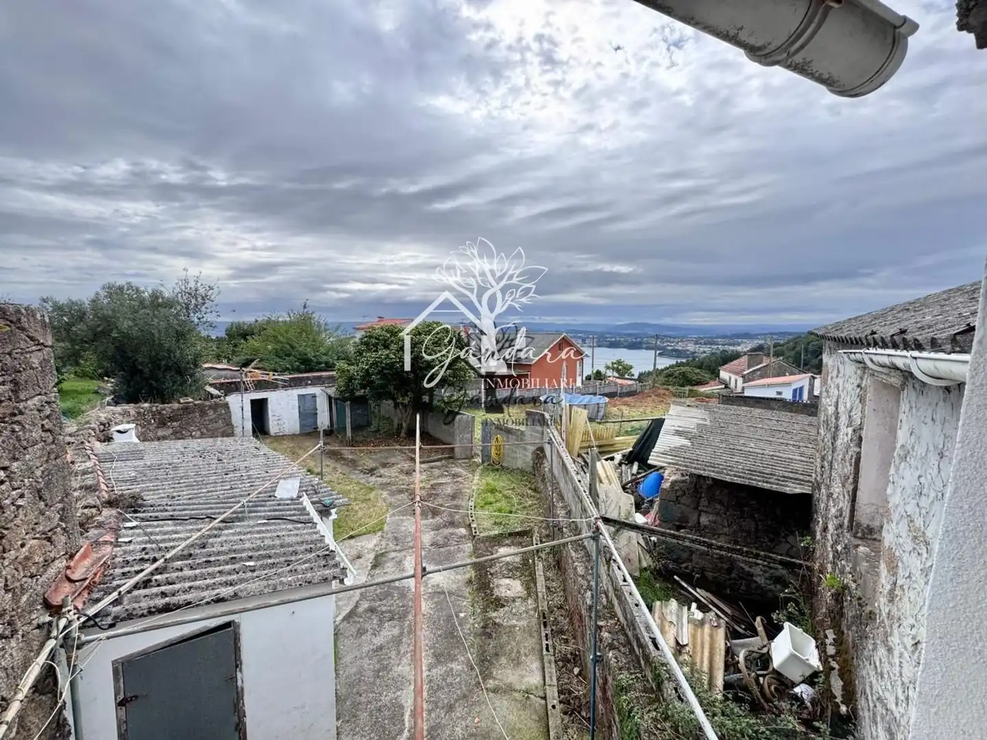 Einfamilien-Reihenhaus zum Verkauf in Ferrol mit Terrasse und Abstellraum