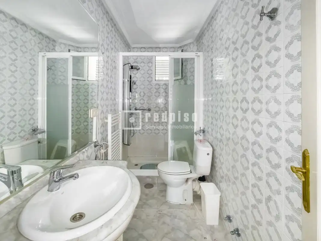 Piso en venta en del Poeta Blas de Otero, Ventas