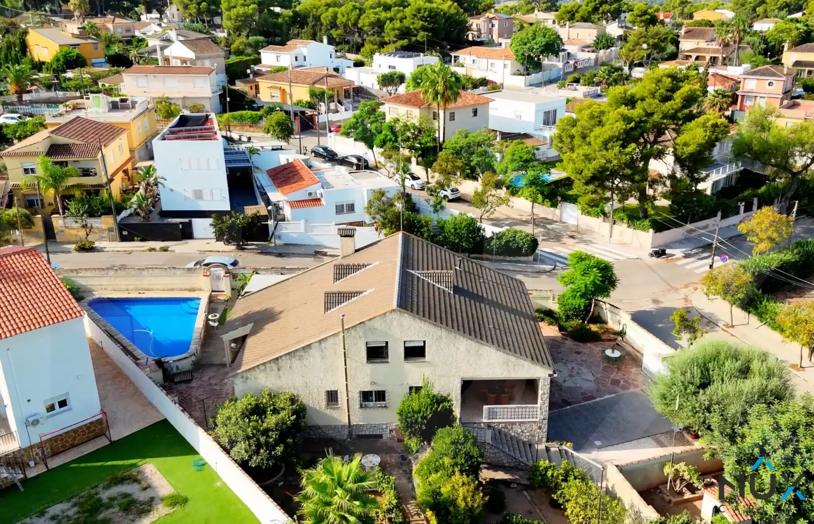 Vista exterior de Casa o xalet en venda en Paterna amb Aire condicionat, Calefacció i Jardí privat