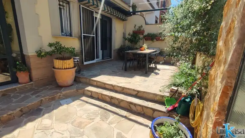 Casa amb terrassa en venda a Calle Alemania