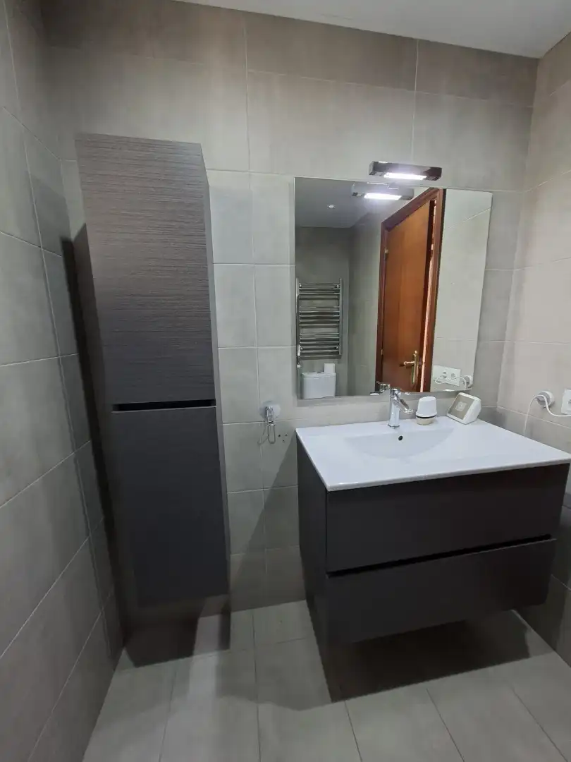 Badezimmer von Dachboden zum Verkauf in Badalona mit Klimaanlage, Heizung und Terrasse