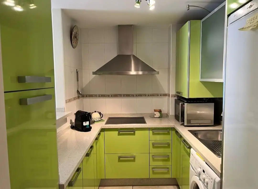 Cuina de Apartament de lloguer en Fuengirola amb Aire condicionat, Calefacció i Terrassa