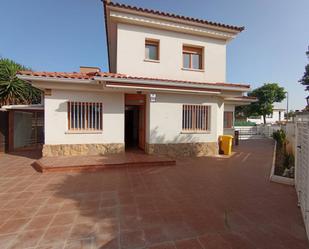 Exterior view of House or chalet for sale in Vilanova i la Geltrú