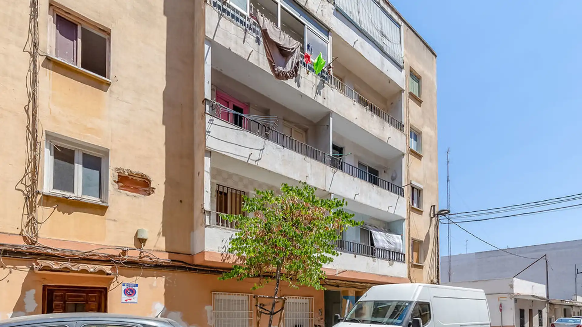 Vista exterior de Local en venta en Torrent