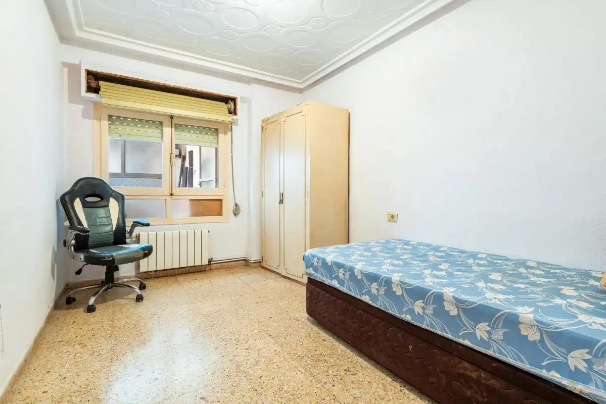 Habitación de Piso en venta en Castellón de la Plana / Castelló de la Plana con Calefacción, Terraza y Balcón