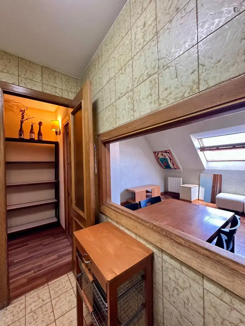 Dormitori de Apartament de lloguer en Madrid amb Calefacció, Moblat i Forn