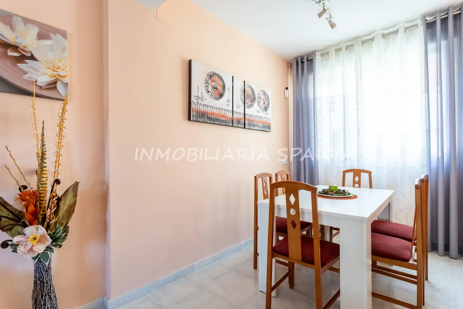 Comedor de Casa adosada en venta en Villanueva del Ariscal con Aire acondicionado, Calefacción y Jardín privado