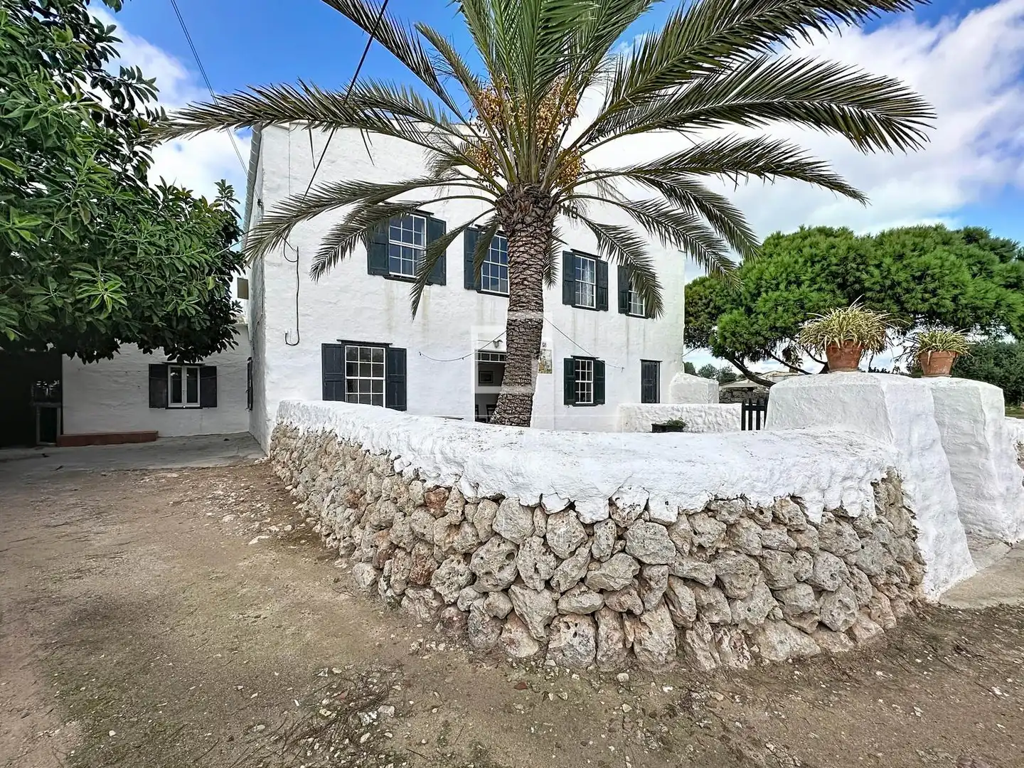 Außenansicht von Country house zum Verkauf in Es Castell mit Privatgarten, Abstellraum und Balkon