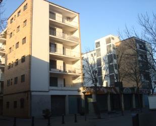Vista exterior de Pis en venda en Salt amb Terrassa i Balcó