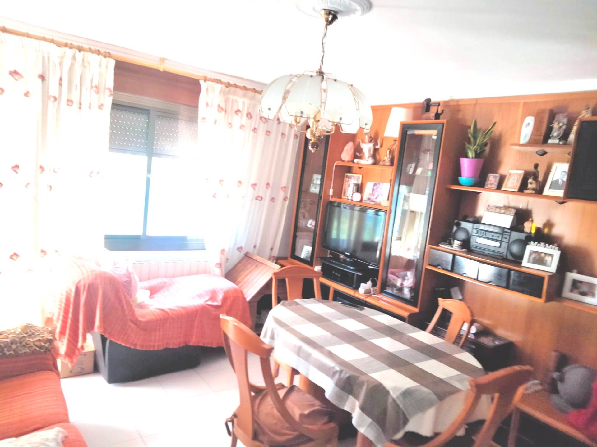 Living room of Flat for sale in Cerdanyola del Vallès  with Air Conditioner, Heating and Oven