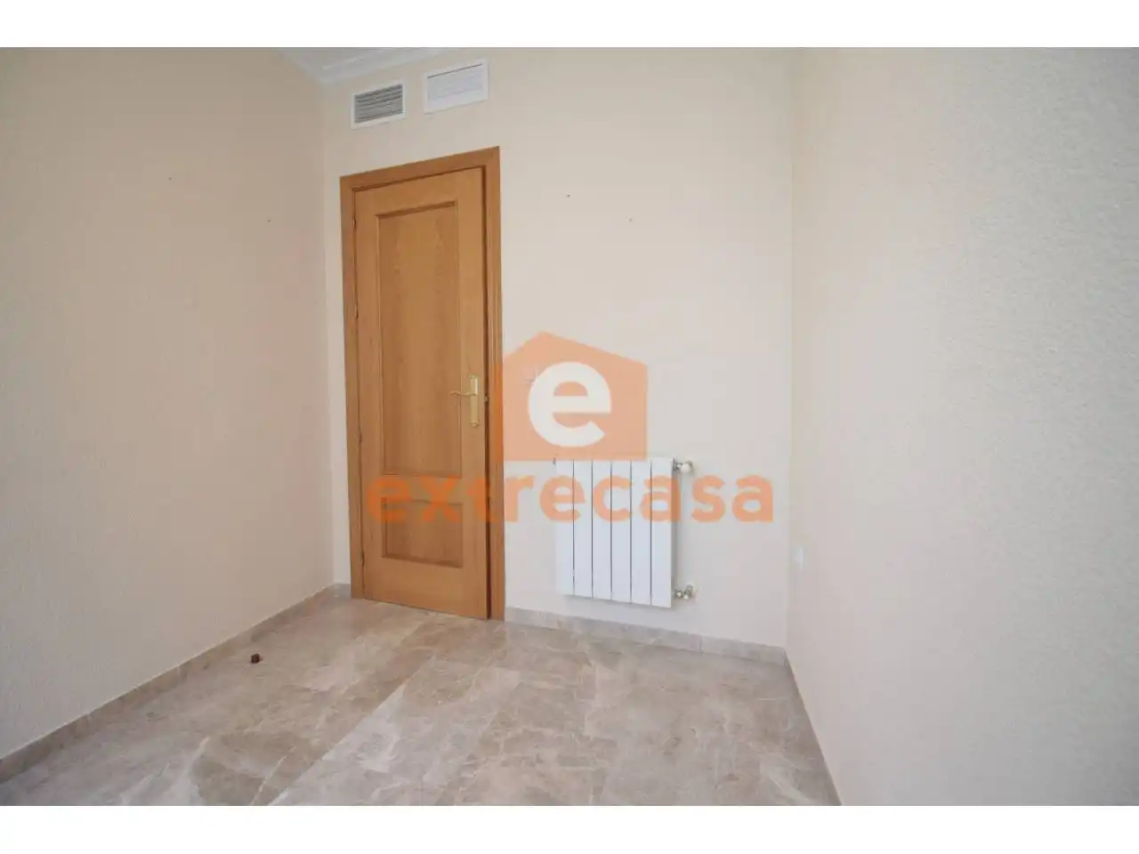 Schlafzimmer von Dachboden zum Verkauf in Badajoz mit Klimaanlage, Heizung und Terrasse