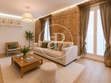 Piso con balcón en venta en C. de Leganitos