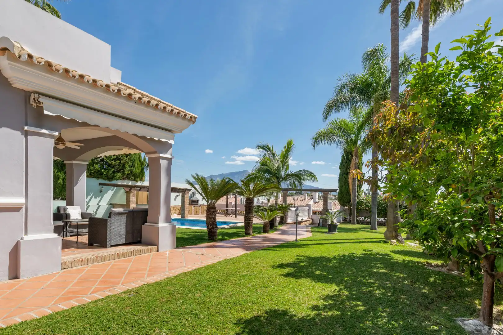 Chalet con piscina en venta en 44 Calle Pico del Naranco, imagen 6