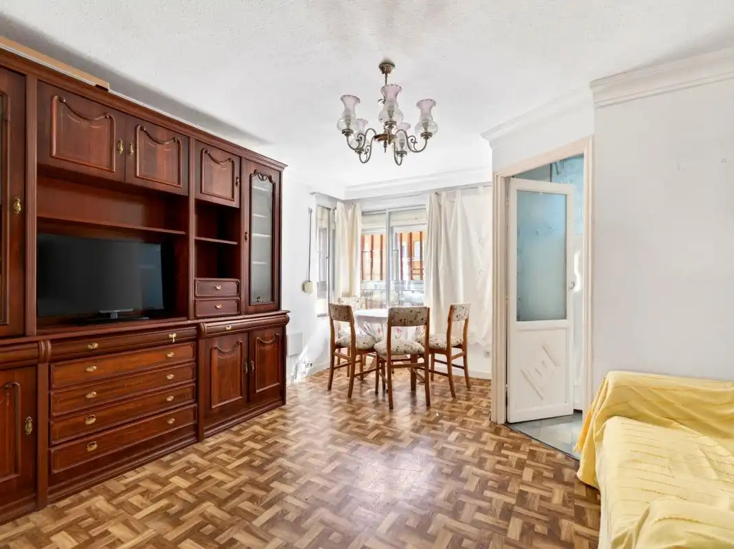 Comedor de Planta baja en venta en Madrid con Calefacción