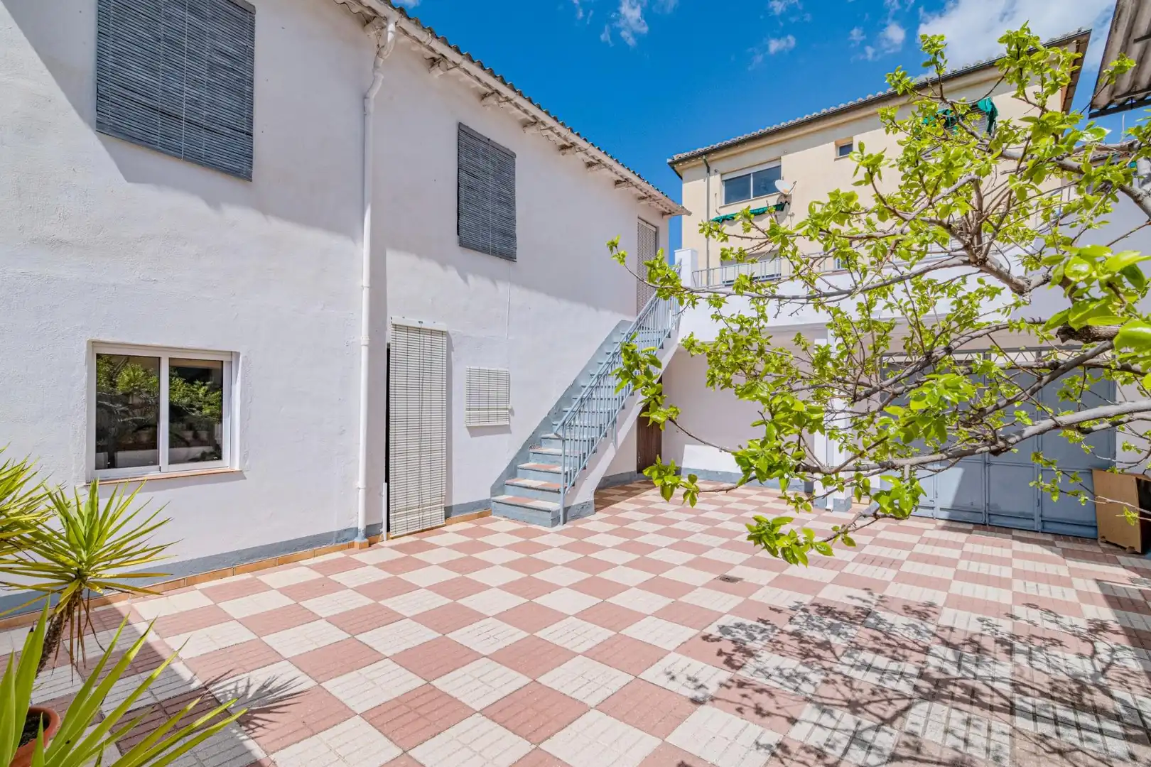 Vista exterior de Casa adosada en venda en Albolote amb Calefacció, Jardí privat i Terrassa