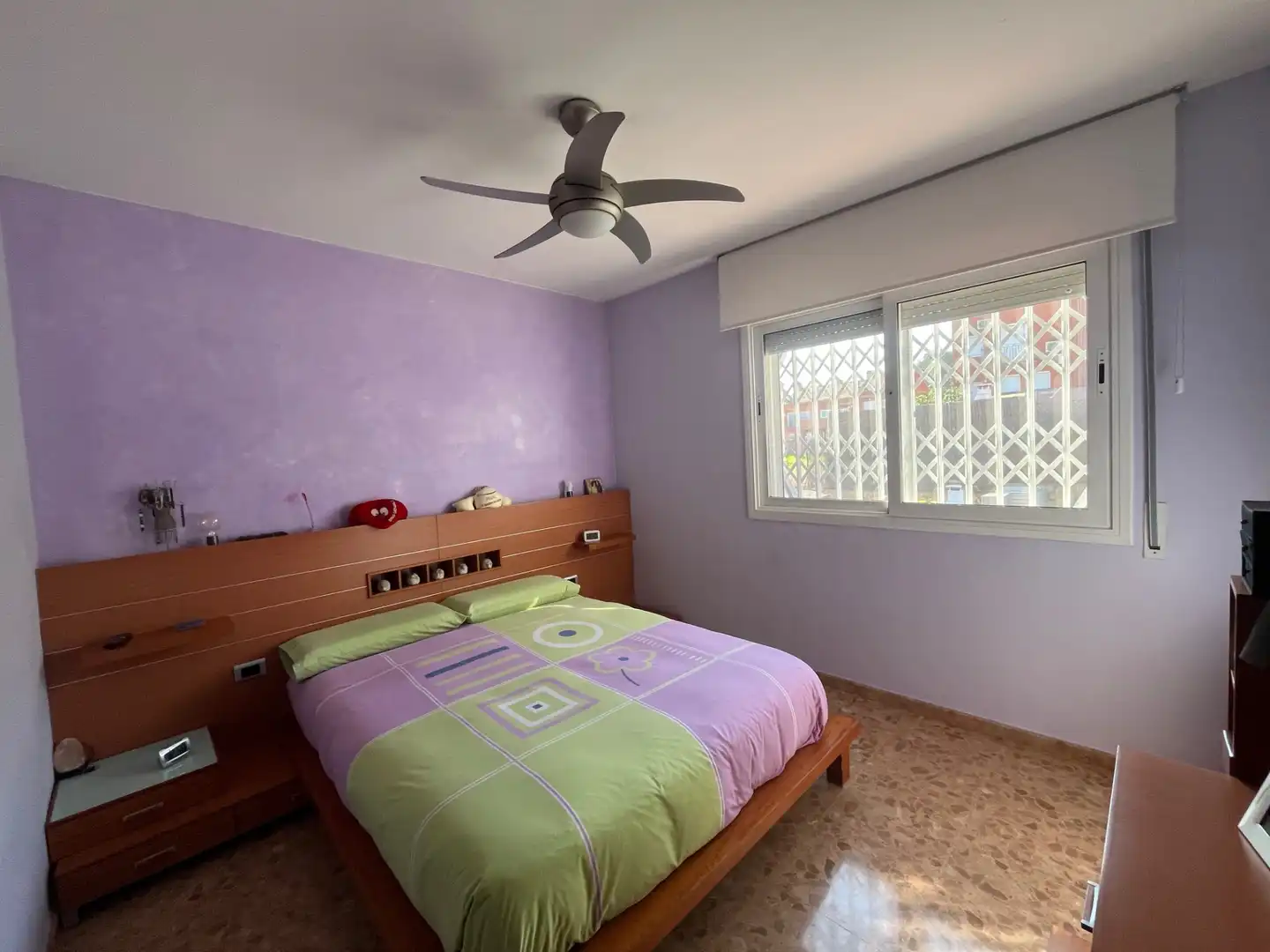 Schlafzimmer von Einfamilien-Reihenhaus zum Verkauf in Castellbisbal mit Klimaanlage, Heizung und Privatgarten
