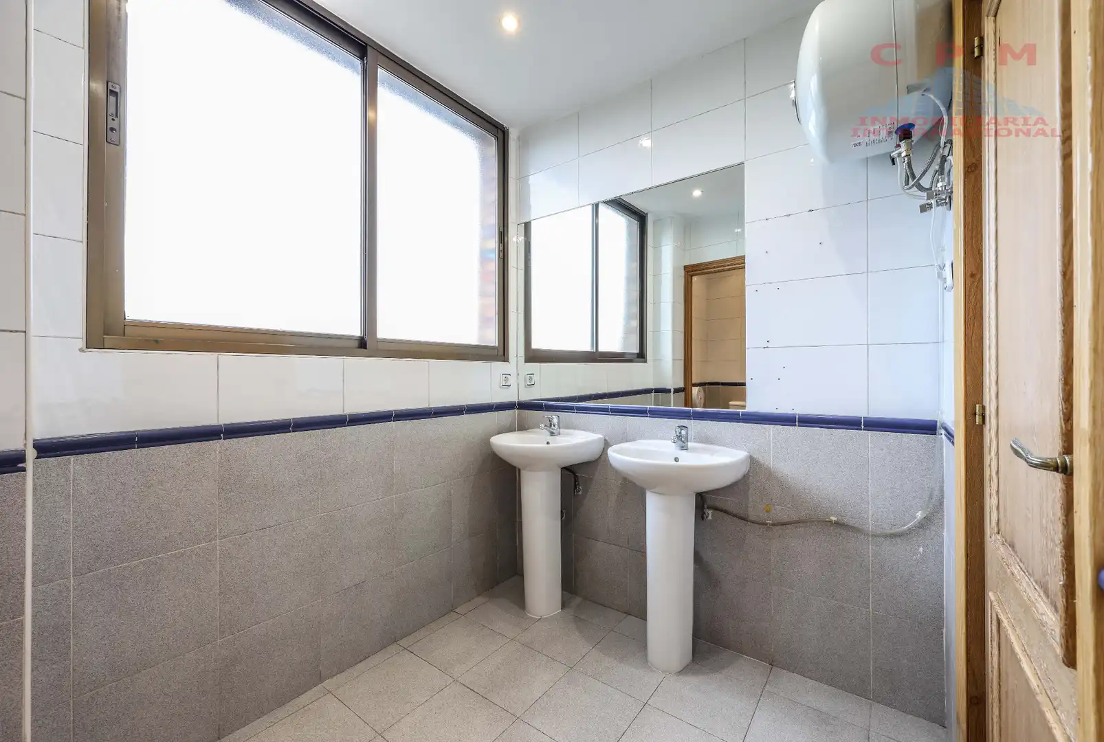 Bathroom of Office for rent in Madrid  with Air Conditioner, Heating and Terrace