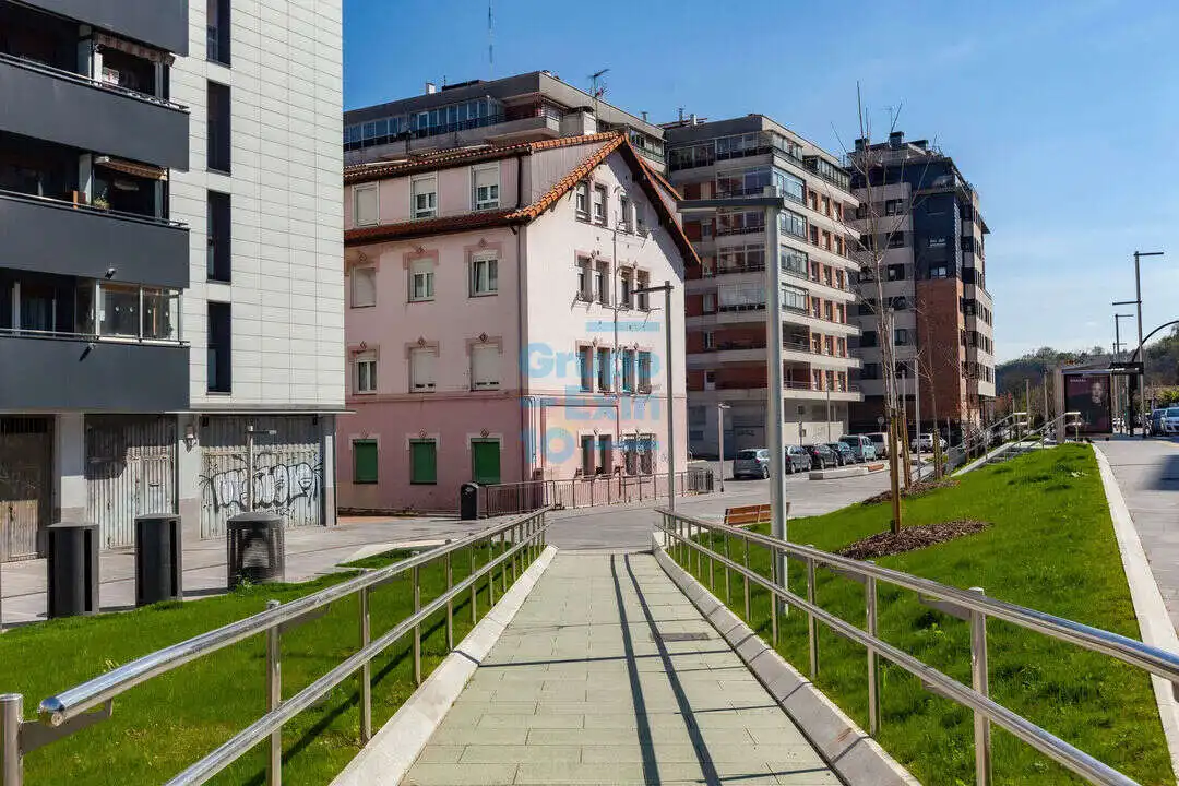 Vista exterior de Pis en venda en Donostia - San Sebastián 