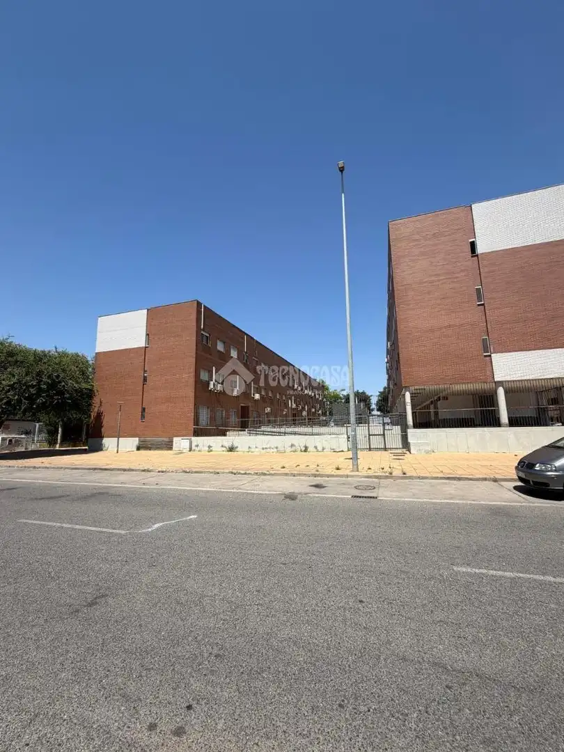 Vista exterior de Pis en venda en La Rinconada amb Aire condicionat i Calefacció