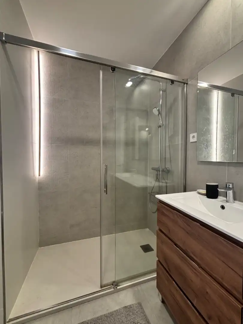 Bathroom of Flat for rent in Madrid  with Air Conditioner, Heating and Furnished