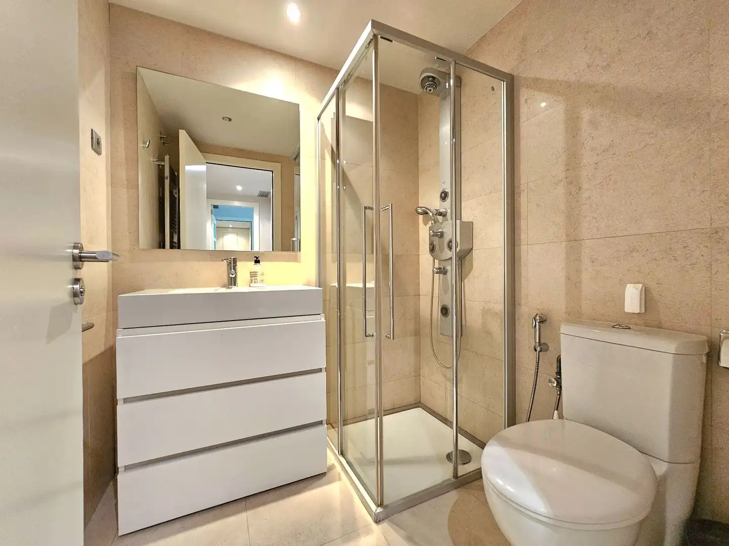 Bathroom of Flat for sale in Barcelona  with Air Conditioner, Heating and Terrace