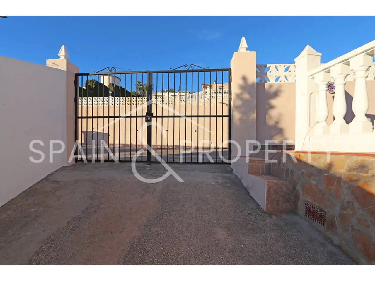 Vista exterior de Casa o xalet en venda en Turís amb Aire condicionat, Jardí privat i Terrassa