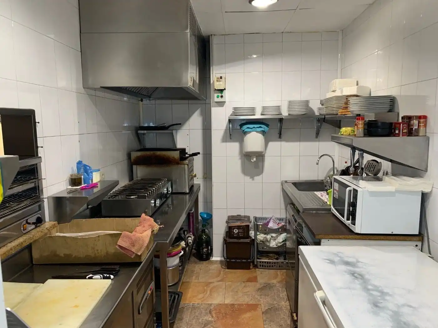 Cuina de Local en venda en Caldes de Malavella amb Terrassa i Moblat