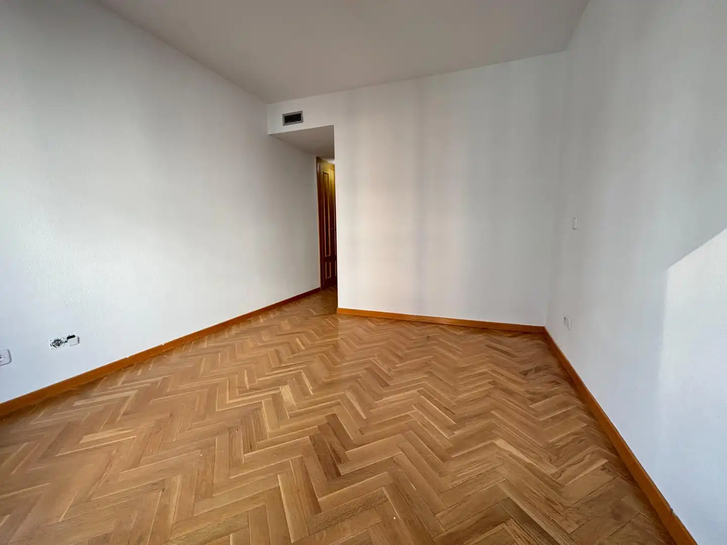 Bedroom of Flat for rent in Madrid  with Air Conditioner, Heating and Private garden