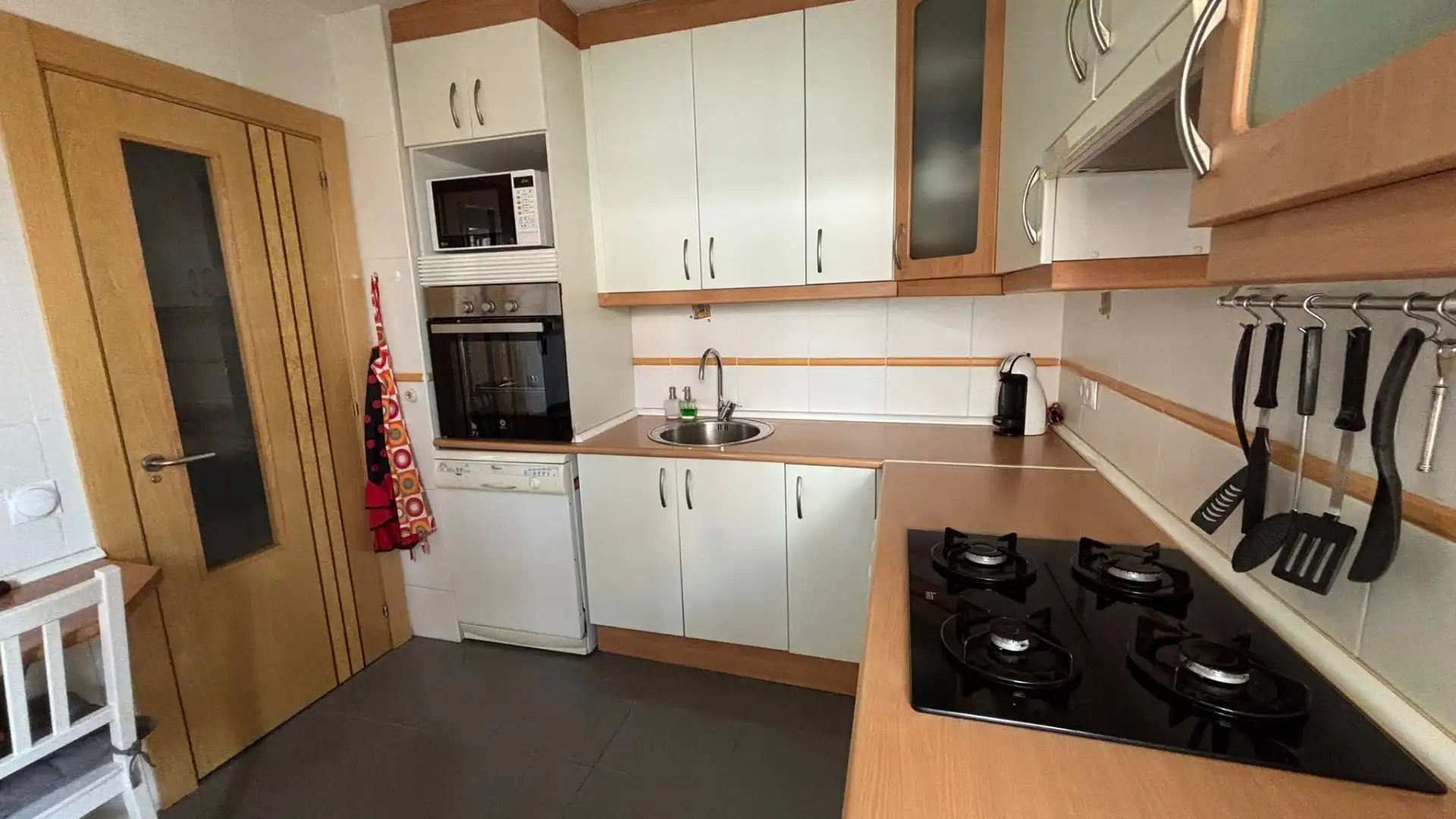 Kitchen of Flat for rent in Madrid  with Air Conditioner and Furnished