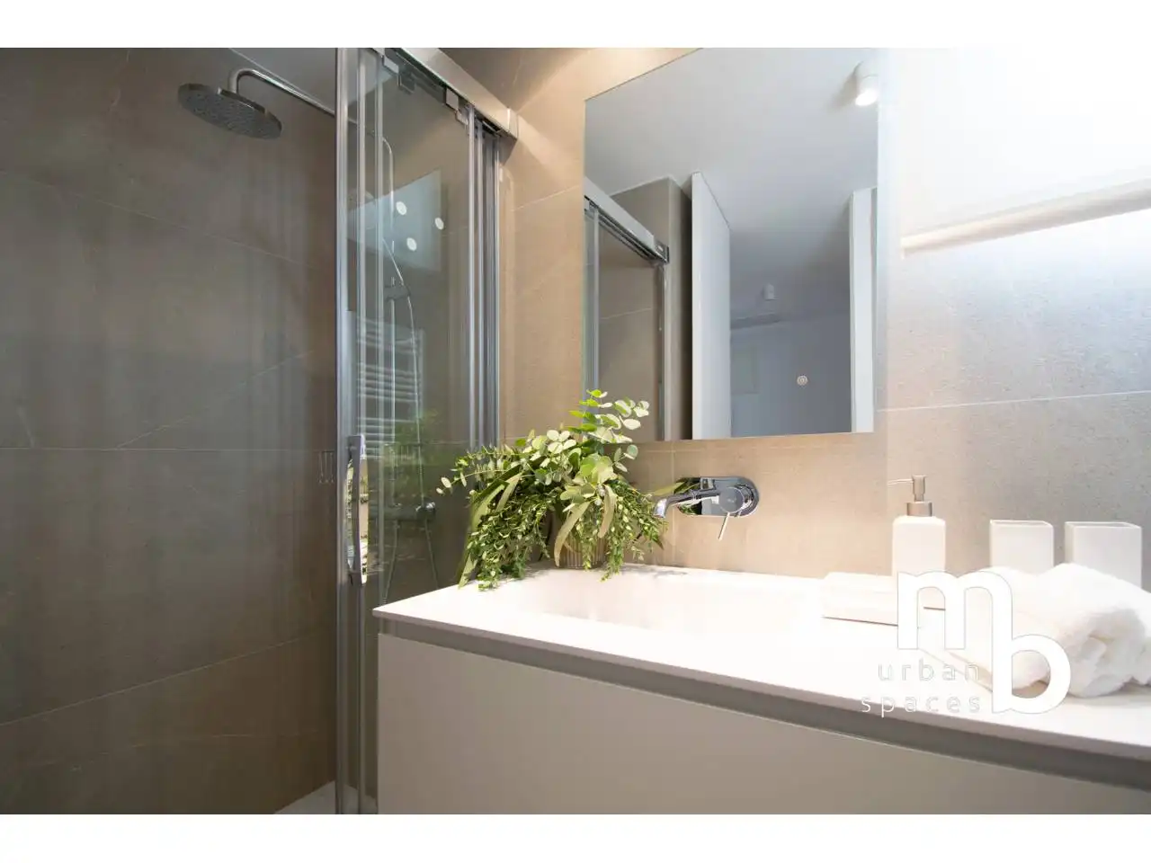 Baño de Piso de alquiler en Madrid con Aire acondicionado, Calefacción y Parquet