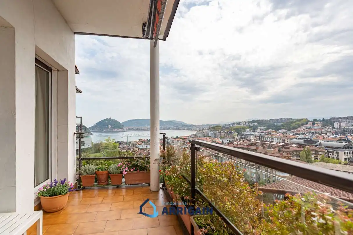 Terraza de Dúplex en venta en Donostia - San Sebastián  con Calefacción, Jardín privado y Terraza