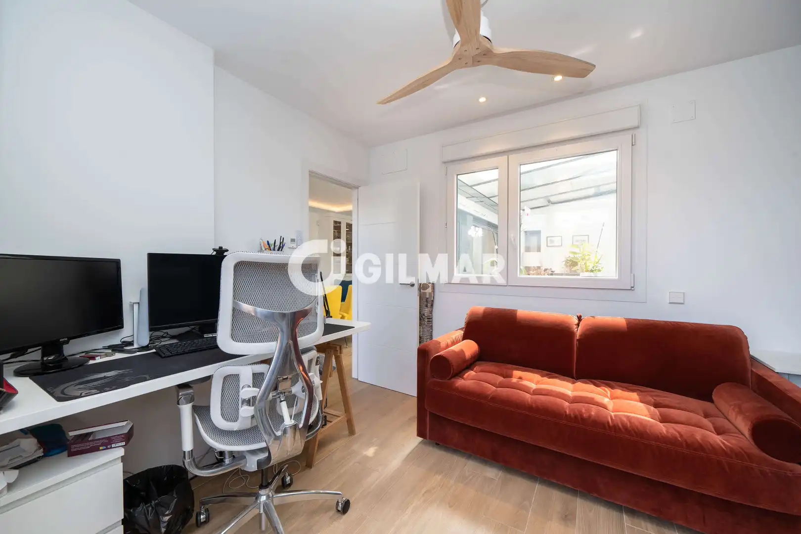 Habitación de Casa adosada en venta en Madrid con Calefacción, Jardín privado y Piscina