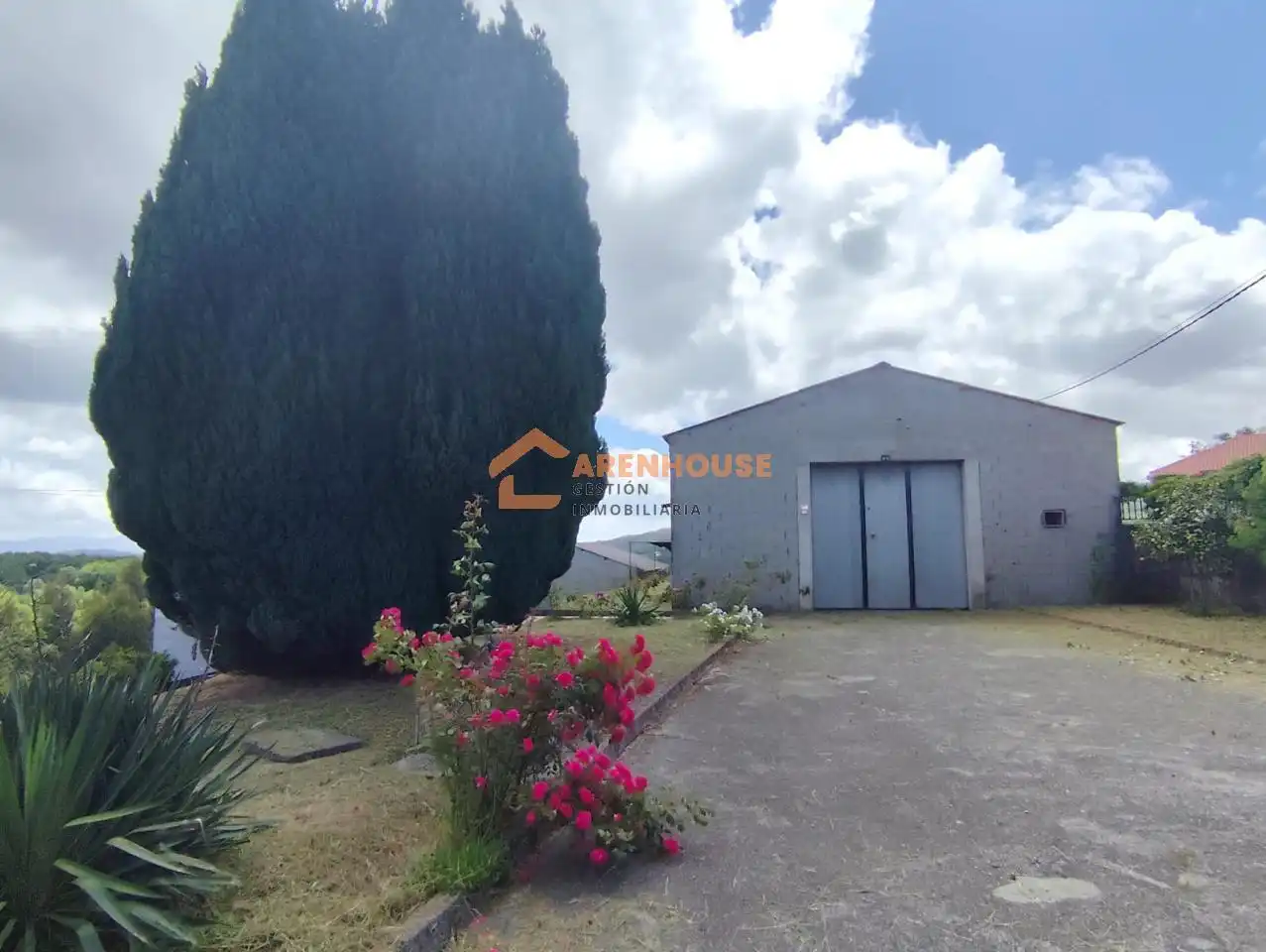 Vista exterior de Casa o xalet en venda en Bande amb Calefacció, Jardí privat i Traster