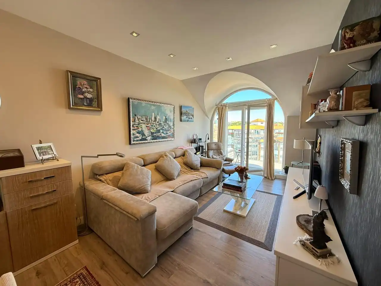 Sala de estar de Ático en venta en Castro-Urdiales con Calefacción, Terraza y Trastero