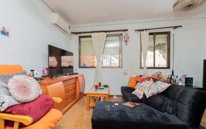 Living room of Flat for sale in  Madrid Capital