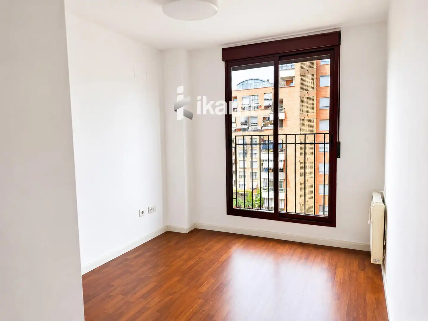 Habitación de Piso en venta en Valencia con Aire acondicionado, Terraza y Piscina