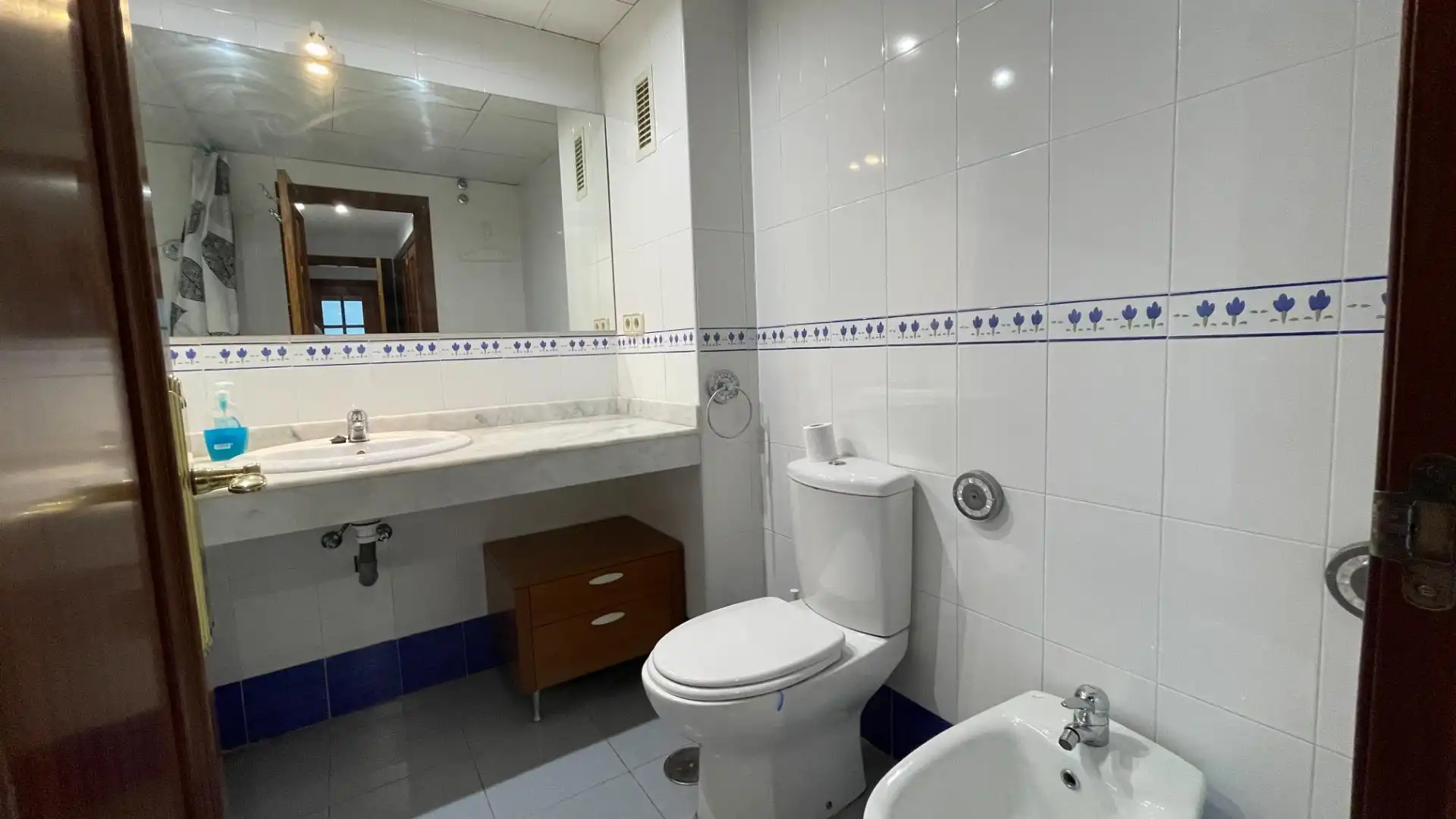 Badezimmer von Wohnung zur Miete in Córdoba mit Klimaanlage, Heizung und Gemeinschaftspool