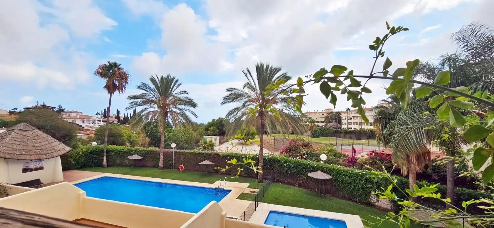 Swimming pool of Garage for rent in Benalmádena