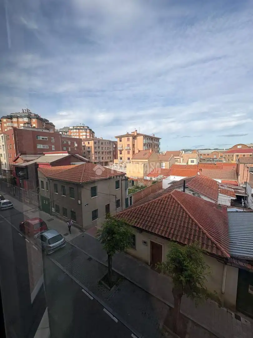 Vista exterior de Piso en venta en Valladolid con Balcón